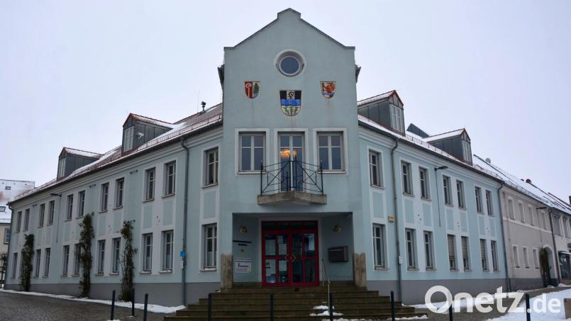 Im Mitterteicher Rathaus gibt seit 2020 CSU-Bürgermeister Stefan Grillmeier den Ton an. Bei der Kommunalwahl 2026 trifft er nur auf einen Herausforderer: Wolfgang Karbstein von der Wählergemeinschaft Zukunft Stadt Mitterteich. Bild: jr