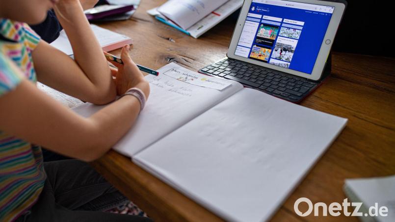 Wegen des Sturmtiefs fiel im Landkreis Tirschenreuth am Freitag der Präsenzunterricht aus. Der Distanzunterricht verlief ohne Probleme. Symbolbild: Guido Kirchner/dpa