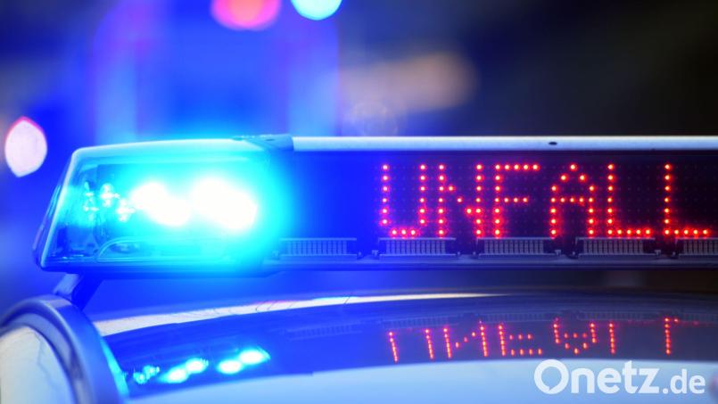 Die betroffene Bundesstraße sei für rund zwei Stunden vollständig gesperrt gewesen. (Symbolbild) Bild: Stefan Puchner/dpa