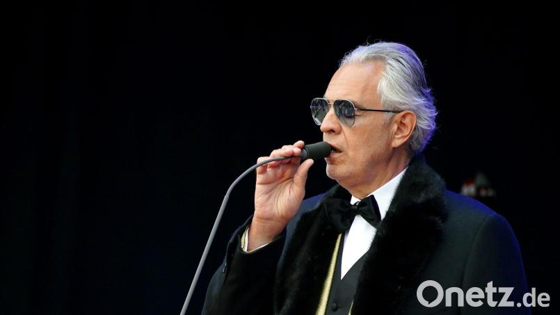 Andrea Bocelli wird bei der Eröffnungsfeier der Olympischen Winterspiele auftreten. (Archivbild) Bild: Peter Byrne/PA Wire/dpa