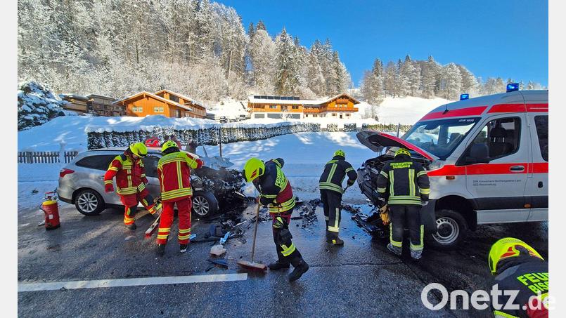 Die Bundesstraße 305 war nach dem Unfall für mehrere Stunden voll gesperrt. Bild: Angerer/BRK Kreisverband Berchtesgadener Land/dpa