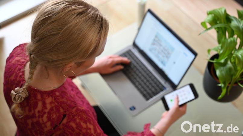 Es kann so einfach sein - ein paar Klicks und etwas Tippen, und fertig ist der Behördenantrag. Bild: Helena Dolderer/dpa