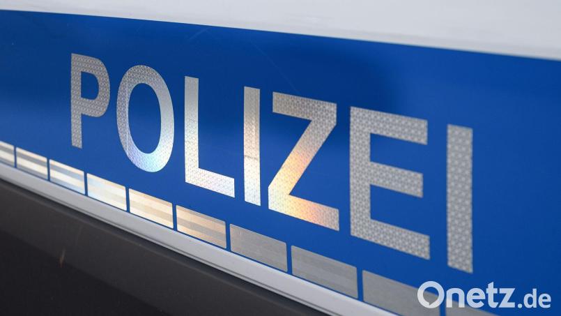 Ein Tankbetrug in Burglengenfeld führt zu einer Verfolgungsfahrt durch Oberfranken. Der Täter wird schließlich auf einem Klinikdach festgenommen. Symbolbild: Daniel Vogl/dpa