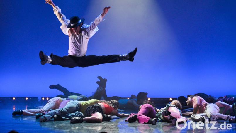 Das junge Ensemble des Europaballetts St. Pölten gilt bereits seit vielen Jahren als Talentschmiede. Es bringt das Michael Jackson Ballett "Moonwalk" am 15. Januar nach Amberg. Bild: Claudius Schutte/Wolfgang Mayer