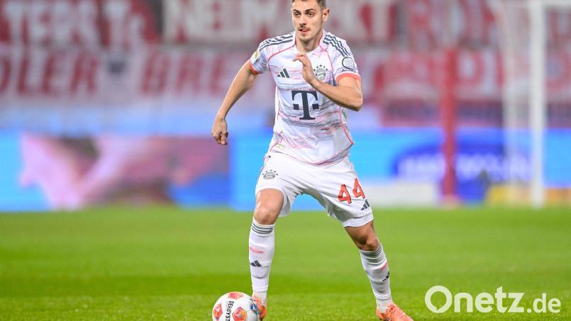 Fehlt dem FC Bayern erst einmal: Verteidiger Stanisic. (Archivbild) Bild: Harry Langer/dpa