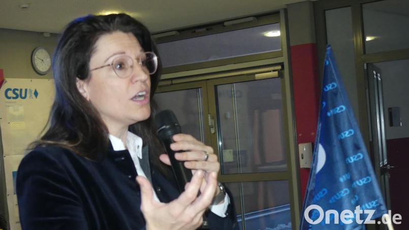 Mit viel Leidenschaft wandte sich MdB Martina Englhardt-Kopf beim Neujahrsempfang des CSU-Ortsverbandes Eschenbach an ein interessiertes Publikum aus Politik und Ehrenamt. Bild: rn