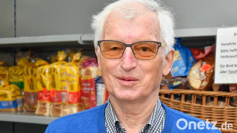 Bernhard Saurenbach, Vorsitzender der Amberger Tafel und des ESV Amberg, feiert am Dienstag, 13. Januar, seinen 80. Geburtstag. Archivbild: Petra Hartl