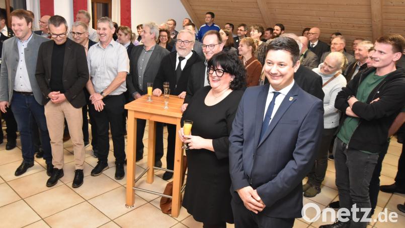 Blick auf die Teilnehmer des Neujahrsempfangs, bei der Ansprache von Bürgermeister Dieter Dehling. Bild: no