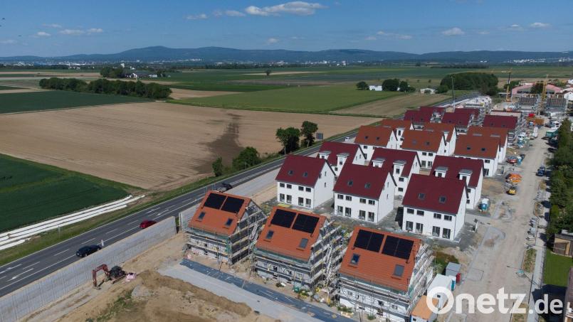 50 Hektar jeden Tag: Siedlung und Verkehr verbrauchen immer noch neue Flächen. Bild: Boris Roessler/dpa