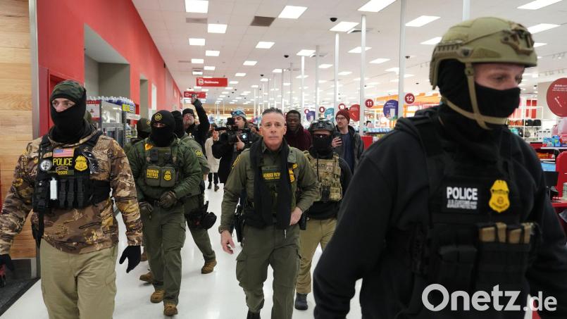 Der Einsatz der Bundesbeamten in Minnesota sei verfassungswidrig und illegal, heißt es in der Klage. (Archivbild) Bild: Adam Gray/AP/dpa