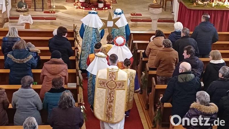 Die Pfarrei Miesbrunn startete mit einem Festgottesdienst ins Jubiläumsjahr. Bild: Rita Zitzmann