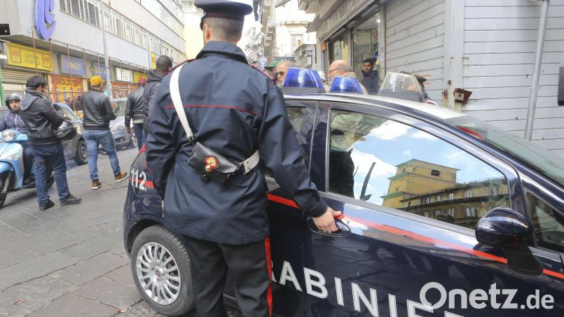 62 Beschuldigte erhielten Haftstrafen von bis zu 16 Jahren, wie ein Richter in der Millionenmetropole Mailand entschied. In der Summe belaufen sich die Strafen auf rund 500 Jahre Haft. (Symbolbild) Bild: Roberta Basile/dpa