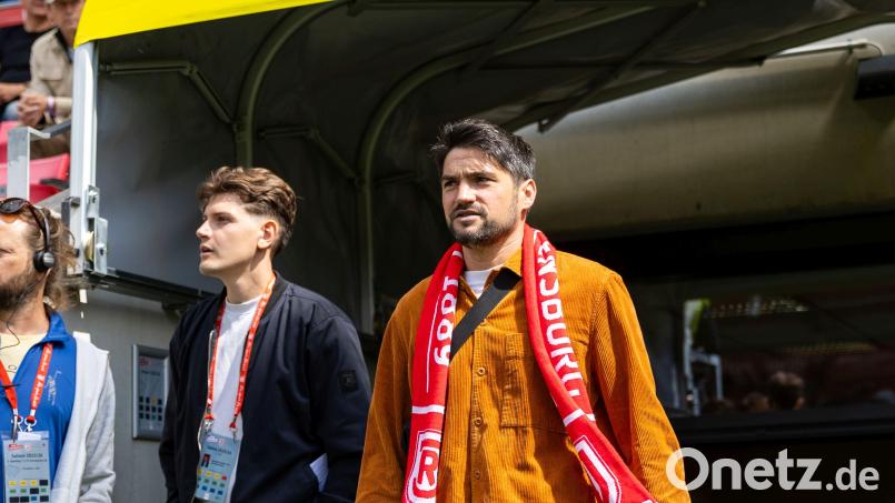 Oliver Hein (rechts) ist nicht mehr Vorstandschef des SSV Jahn. Bild: Sascha Janne