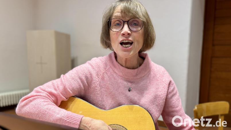 Gertrud Götzfried singt seit vielen Jahren mit den Kindern im evangelischen Gemeindehaus. Bild: upl