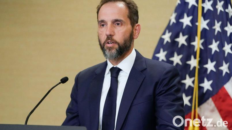 Sonderermittler Jack Smith bekommt die Chance, die Anklage gegen Donald Trump öffentlich zu verteidigen. (Archivbild) Bild: Jacquelyn Martin/AP/dpa