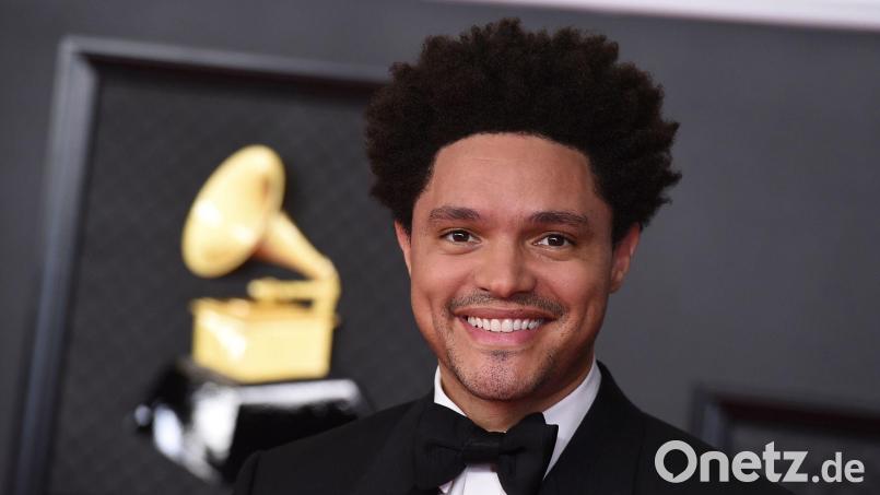 Comedian Trevor Noah moderiert erneut die Grammys. (Archivfoto) Bild: Jordan Strauss/Invision/AP/dpa