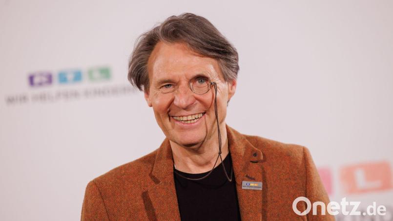 Dem Serien-Schauspieler und Monokel-Fan Wolfgang Bahro („Gute Zeiten, schlechte Zeiten“) gibt der Erfolg von Arzt- und Krankenhausserien Rätsel auf. (Archivbild) Bild: Rolf Vennenbernd/dpa