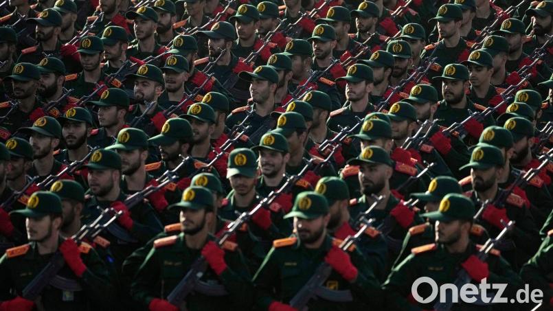 Können die iranischen Revolutionsgarden auch in der EU als Terrororganisation eingestuft werden? Die aktuelle Lage in dem Land befeuert die Diskussion darüber. (Archivbild) Bild: Vahid Salemi/AP/dpa