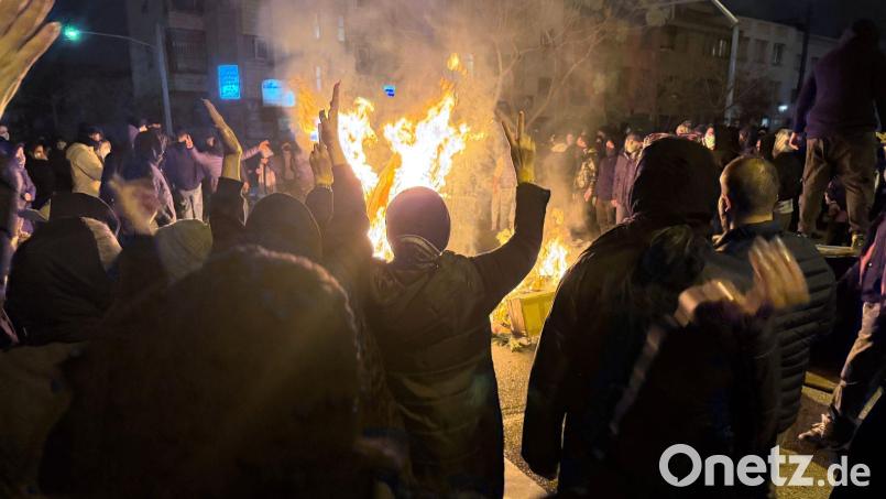 Demonstrierende im Iran - die USA verfolgen das Geschehen genau. (Archivbild) Bild: Uncredited/UGC/AP/dpa