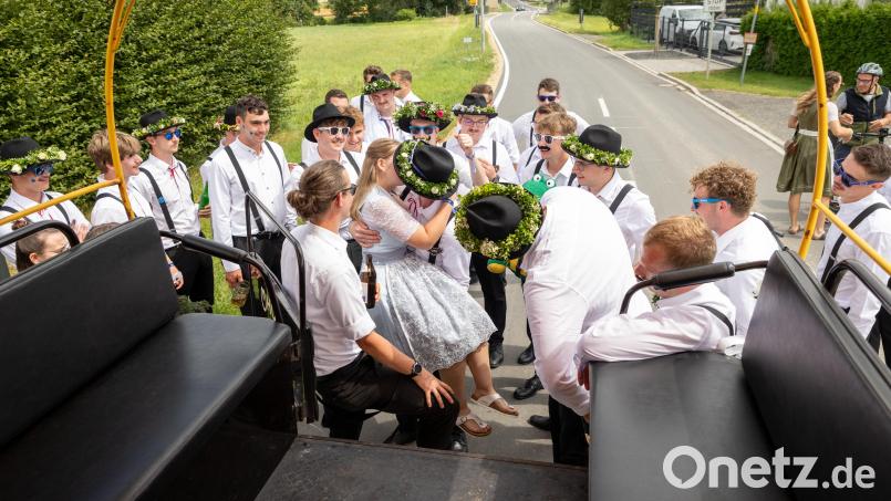 Schon immer kamen bei der Kirwa Paare fürs Leben zusammen. Symbolbild: Mike Radowsky