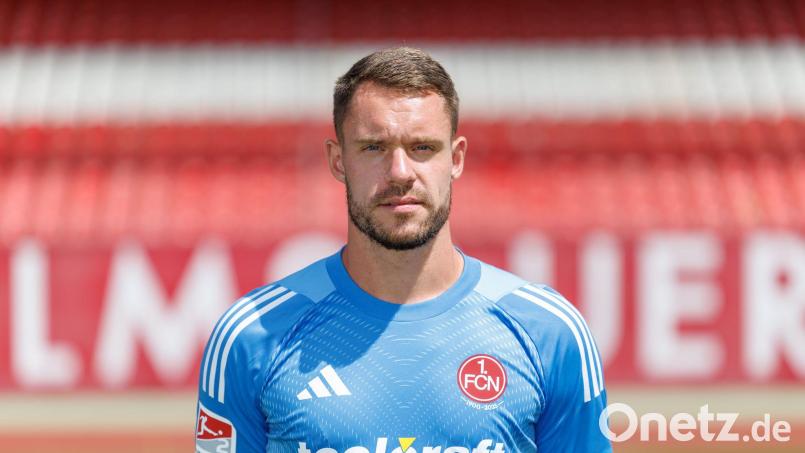 Christian Mathenia plant seine Zukunft über die Torwart-Karriere hinaus beim 1. FC Nürnberg. (Archivbild) Bild: Daniel Karmann/dpa
