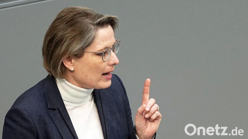 „Brauchen Straftatbestände, die das Problem der digitalen Bildmanipulationen gezielt adressieren“: Bundesjustizministerin Hubig. (Archivbild) Bild: Michael Kappeler/dpa