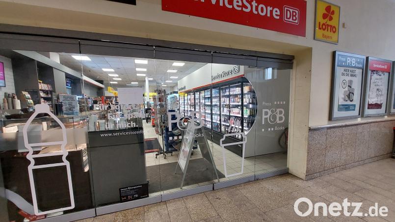 Von der Seite des Marktredwitzer Bahnhofsvorraums aus war der Einbrecher in die Buchhandlung eingedrungen Bild: Kerstin Starke