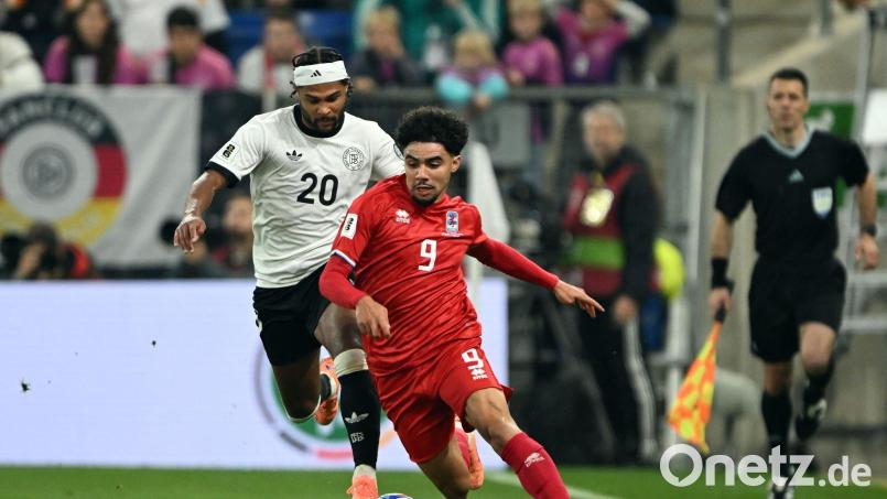 Der luxemburgische Nationalspieler Aiman Dardari (r) wechselt per Leihe von Augsburg nach Fürth. (Archivbild) Bild: Federico Gambarini/dpa