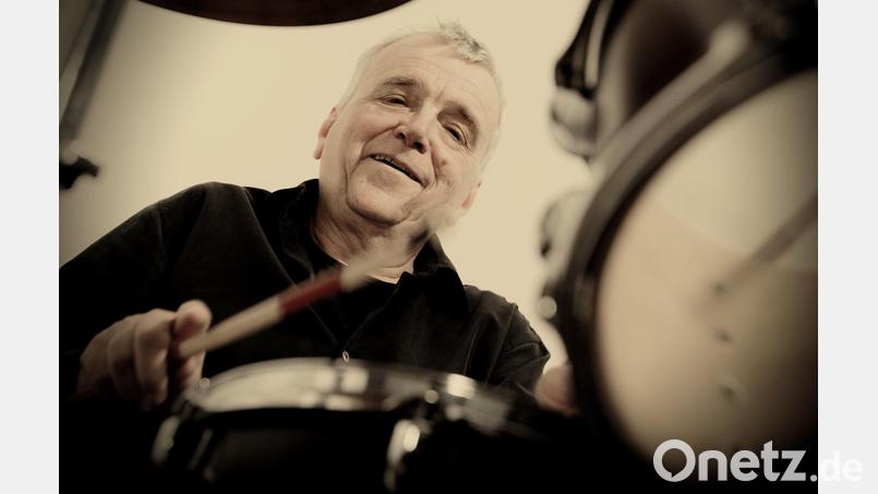 Sprach- und Klangkünstler Erwin Rehling ist Nora Gomringers Gast bei "Tinte &amp; Terz" im Stadttheater Amberg. Bild: Werner Bauer/exb