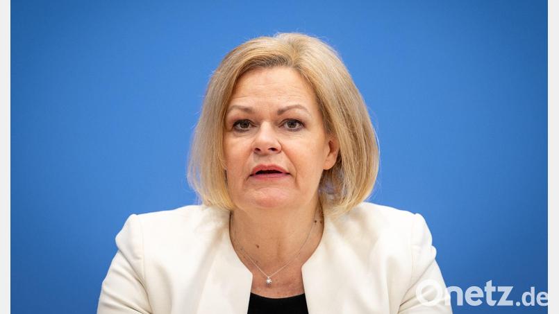Der Angeklagte warf der geschäftsführenden Bundesinnenministerin Nancy Faeser (SPD) damals vor, die Meinungsfreiheit zu beschneiden. (Archivbild) Bild: Soeren Stache/dpa