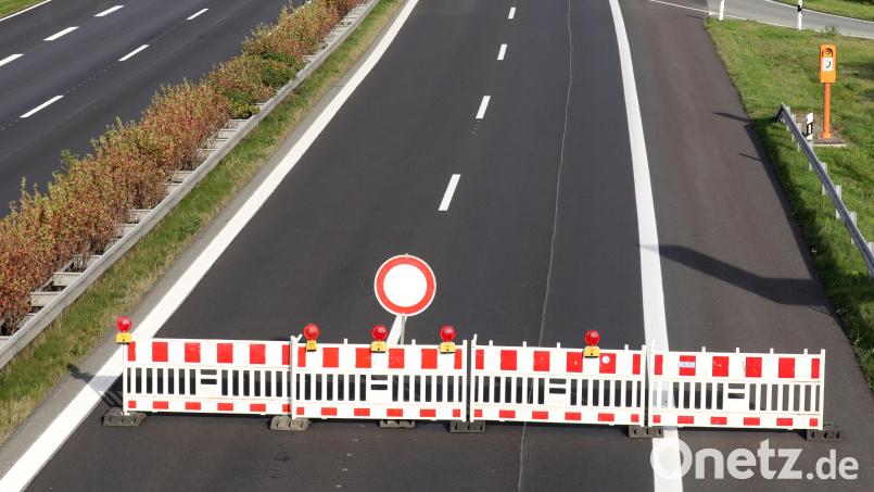 Ein schwerer Unfall mit zwei Sattelzügen hat am Mittwochmorgen auf der A 6 bei Pleystein zu einer Vollsperrung geführt. Symbolbild: Bernd Wüstneck