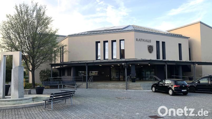 Im Rathaus Wiesau wird nach der Kommunalwahl am 8. März ein neuer Bürgermeister die Geschicke der Gemeinde lenken. Archivbild: wro