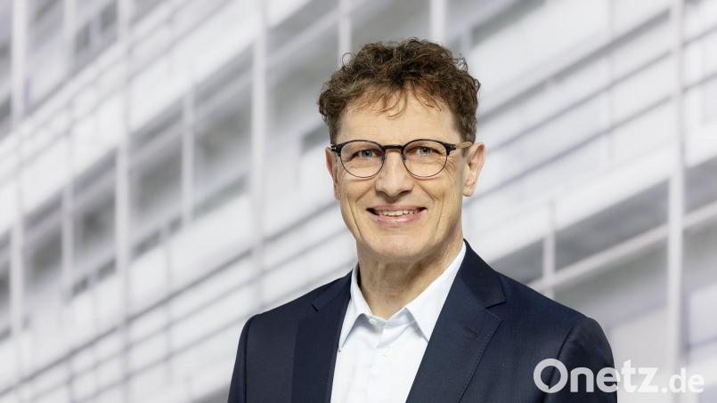 Professor Dr. Alexander Martin spricht bei einem Vortrag über das Thema KI. Bild: UTN