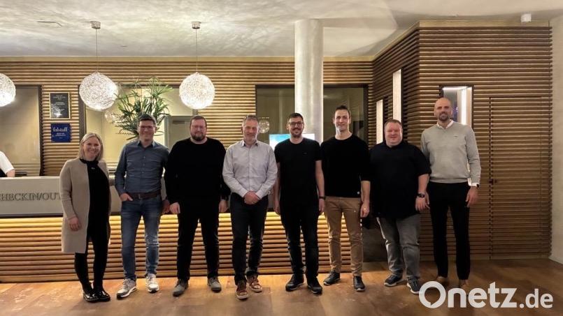 Die Jubilarehrung der System Logistics GmbH im Hotel Birkenhof in Hofenstetten ist ein fester Termin im Kalender des Unternehmens. Bild: Kerstin Mutzbauer