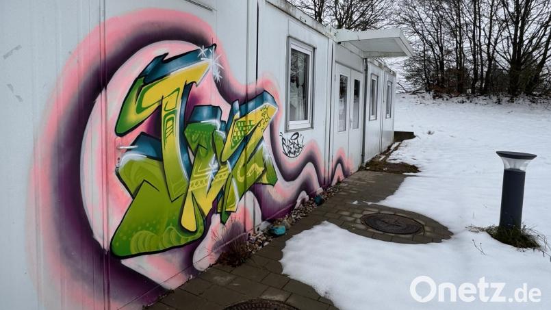 Der Jugendtreff "Cube" in Kümmersbruck logiert in mehreren Containern. Doch inzwischen reicht der Platz für die vielen Kinder und Jugendlichen, die hier regelmäßig ihre Freizeit verbringen, nicht mehr. Bild: Heike Unger