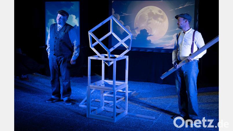 Das Theaterstück "Was heißt hier ‚wir‘?" beschäftigt sich mit der Suche nach der deutschen Identität. Bild: Joris Haas/exb