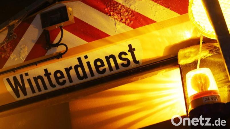 Schnee auf den Autobahnen? Für den Winterdienst bedeutet das: ausrücken. Symbolbild: David Young/dpa