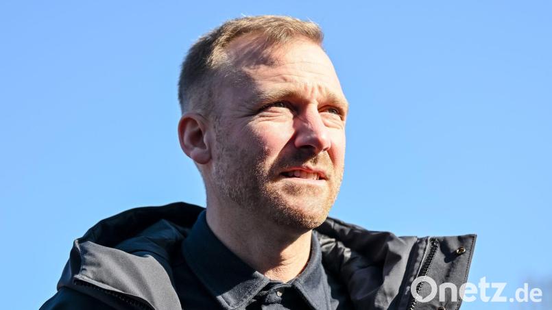 Er hat in Portugal einen Neuen für den FC Augsburg gefunden: Sportchef Benni Weber. Bild: Harry Langer/dpa