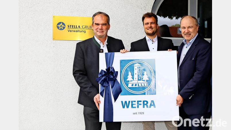 Die Stella-Gruppe hat die Wefra-Werke übernommen. Auf dem Bild (von links): die Stella-Geschäftsleiter Flavio und Leopold Herrmann sowie Wefra-Geschäftsführer Axel Zuleeg. Bild: fph