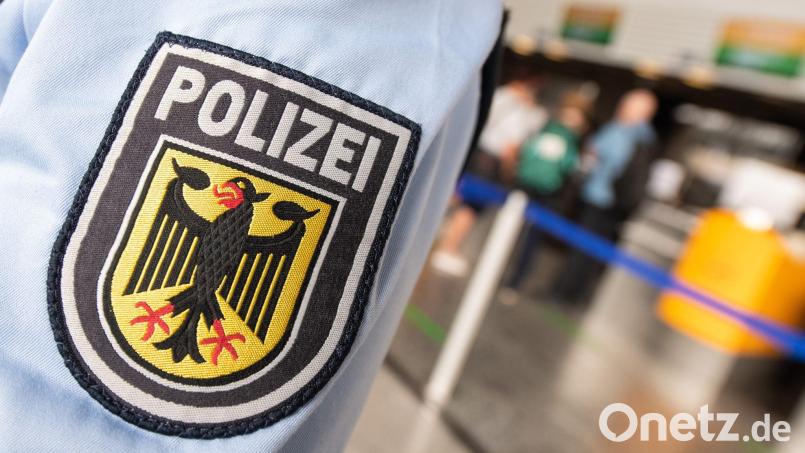 Der 26-Jährige wollte eigentlich nach Amerika reisen. (Symbolbild) Bild: Boris Roessler/dpa