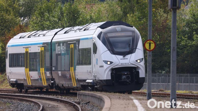 In Schwaben testet der Freistaat im Moment auch einen Wasserstoffzug. Als Dieselersatz ist diese Technologie vorläufig aber nicht vorgesehen. (Archivbild) Bild: Karl-Josef Hildenbrand/dpa