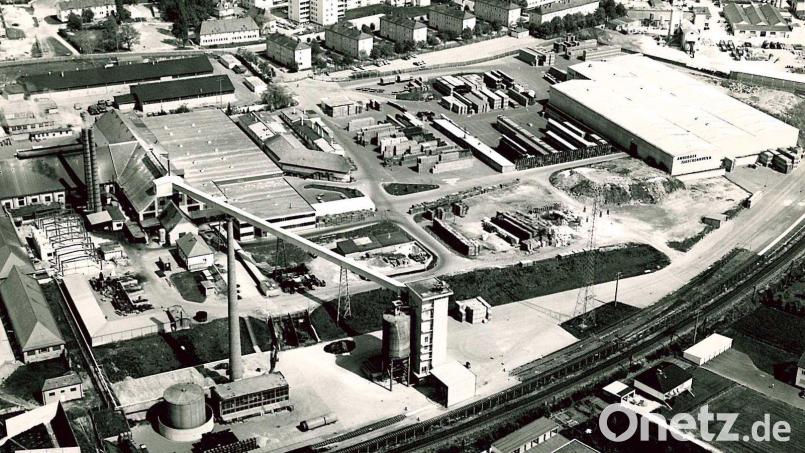 Es ist zwar kein Bahnhof, aber man versteht erst einmal nur Bahnhof. Welchen einst großen Amberger Industriebetrieb suchen wir heute? Luftbild: Werner Lischka