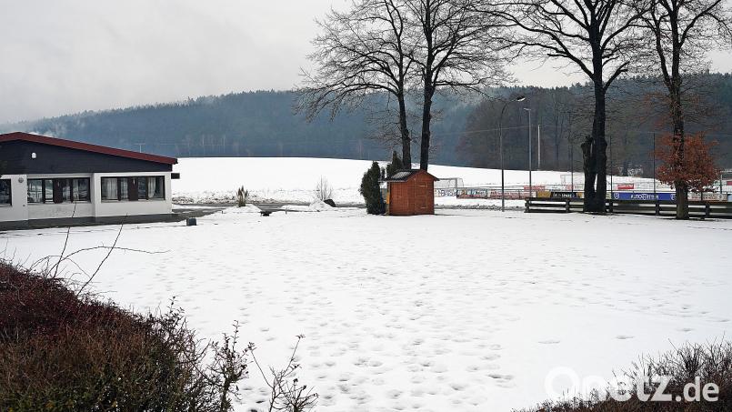 Noch liegt Schnee auf dem zukünftigen Soccerfeld in Pressath. Bild: jma