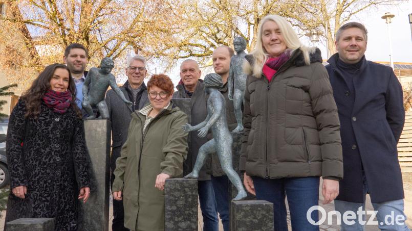 Von Links die Kandidaten der CSU Gebenbach: Bernadette Rösch, Sebastian Kraus, Prof. Dr. Hans Bäumler, Sabine Lindner, Werner Kohl, Andreas Wendl, Bürgermeisterkandidatin Susanne Lindner und Cajetan Kredler. Bild: Artur Lindner