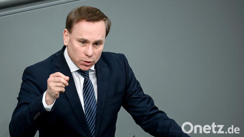 Der ehemalige CSU-Bundestagsabgeordnete Volker Ullrich will in Karlsruhe gegen das neue Bundestagswahlrecht klagen. (Archivbild) Bild: Britta Pedersen/dpa-Zentralbild/dpa