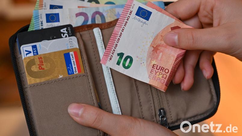 In einem Amberger Lokal wurde einer 21-Jährigen Bargeld aus ihrer Handtasche gestohlen. Symbolbild: Patrick Pleul