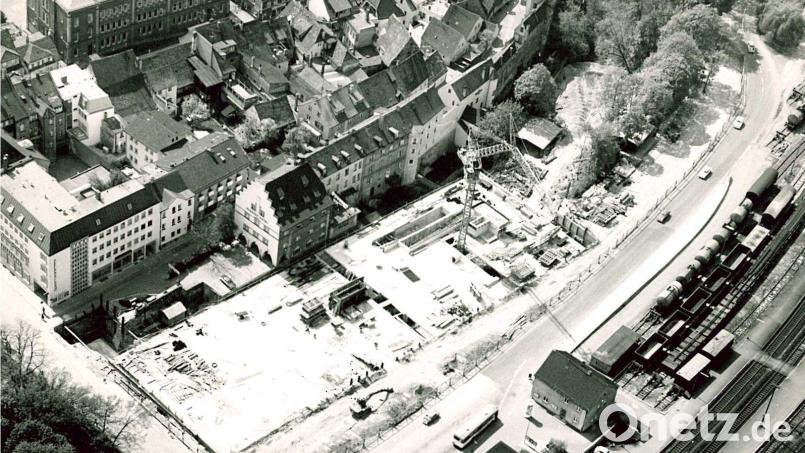 Es ist nicht besonders schwer zu erraten, doch einfach interessant. Wo fliegt unser Fotograf Werner Liscka im Jahr 1973 umher? Luftbild: Werner Lischka