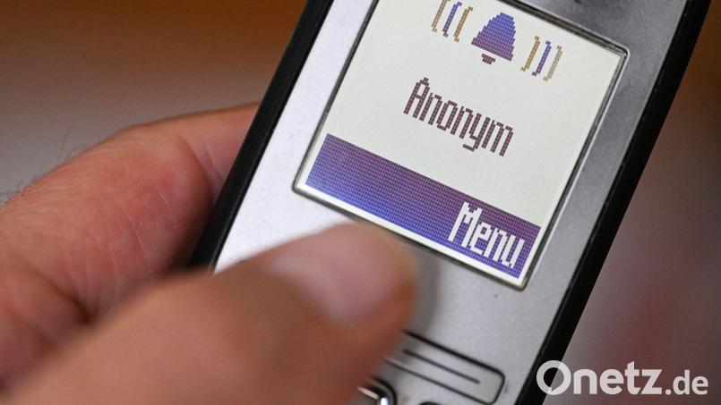 In Plößberg versuchten Betrüger, eine 84-jährige Frau mit einem Schockanruf zu täuschen. Die Seniorin erkannte den Betrug rechtzeitig. Symbolbild: Bernd Weißbrod/dpa