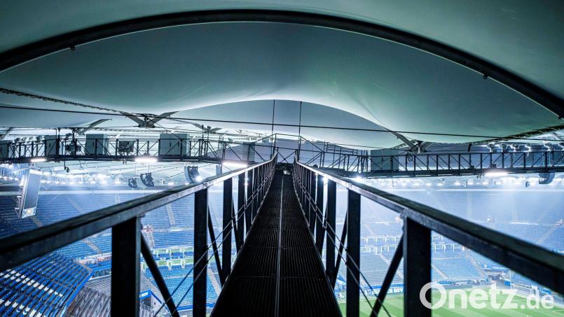 Statikprobleme am Stadiondach hatten zu der Absage des Spiels Hamburger SV gegen Bayer 04 Leverkusen geführt. Bild: Nils Heitmann/HSV/dpa