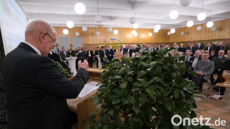 Nach zwölf Jahren im Amt war es die letzte Neujahrsrede, die Bürgermeister Roland Strehl vor mehr als 200 geladenen Gästen in der Gärmersdorfer Kaserne hielt. Bild: gsp